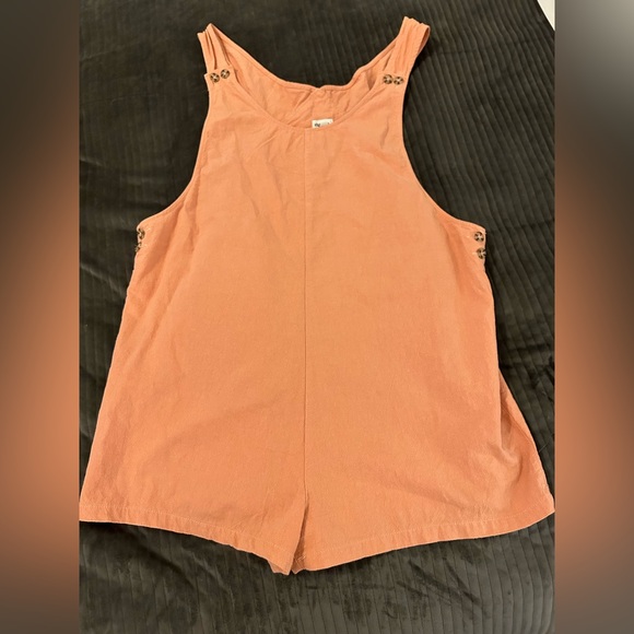 Peach romper - Picture 1 of 3